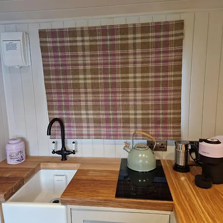 Bridge Glamping - Shepherd's Hut Aldwark (North Yorkshire)