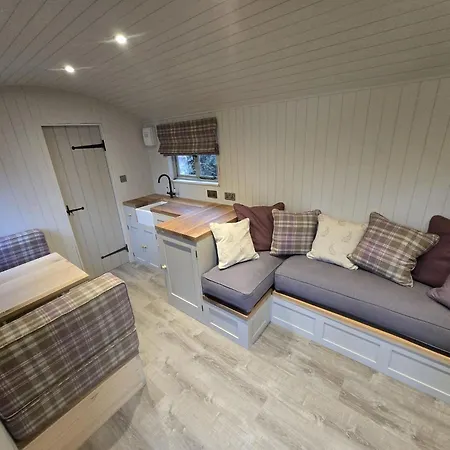 Campsite Bridge Glamping - Shepherd's Hut *