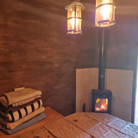 Campsite Bridge Glamping - Shepherd's Hut