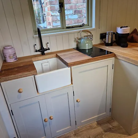 Campsite Bridge Glamping - Shepherd's Hut