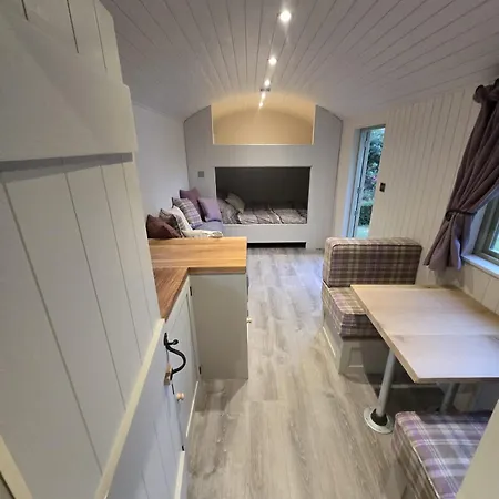 Bridge Glamping - Shepherd's Hut Campsite Aldwark (North Yorkshire)