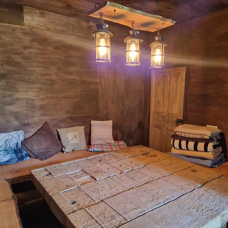 Kemping Bridge Glamping - Shepherd's Hut *