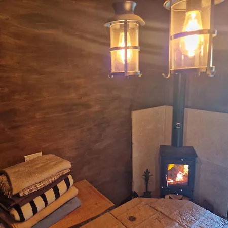 Bridge Glamping - Shepherd's Hut Aldwark (North Yorkshire)
