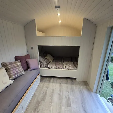 Bridge Glamping - Shepherd's Hut *