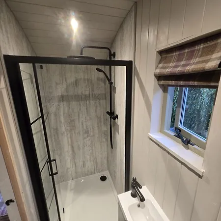 Bridge Glamping - Shepherd's Hut Aldwark (North Yorkshire)